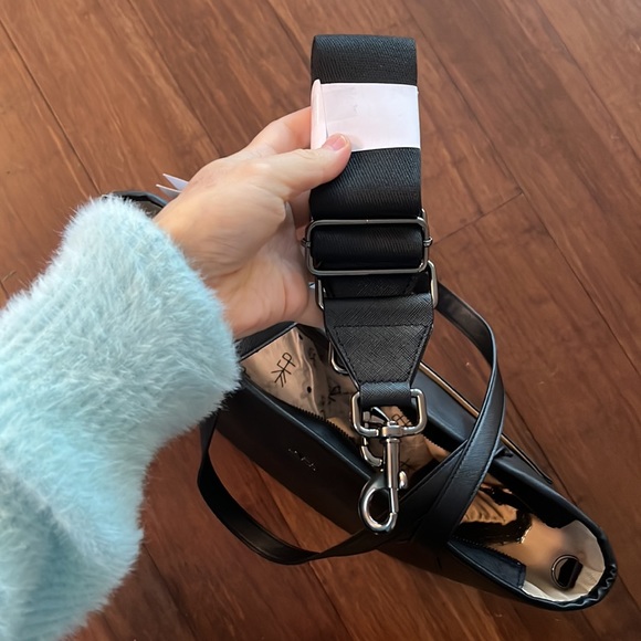 Freshly Picked Milano Tote NWT - Picture 4 of 4